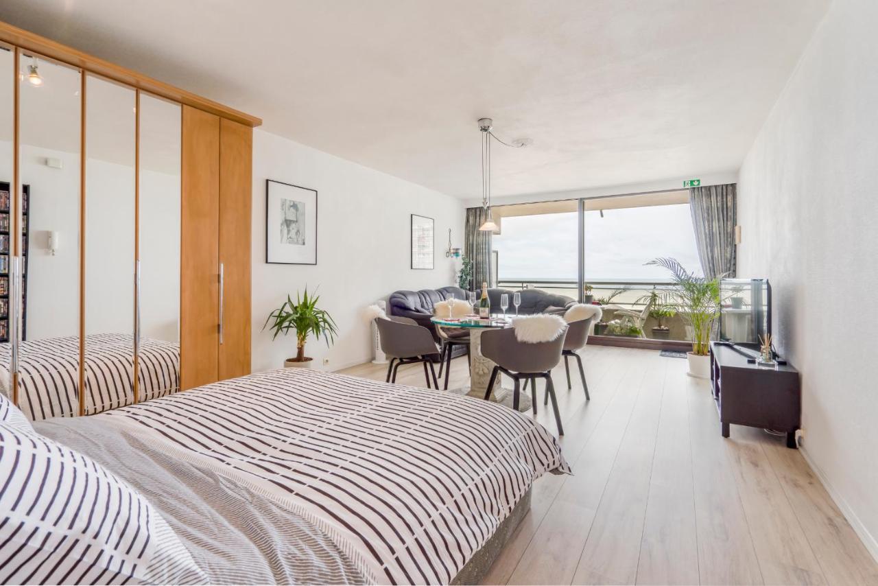 Luxueuze Vakantiestudio Met Zeezicht En Terras In Oostende Ngoại thất bức ảnh
